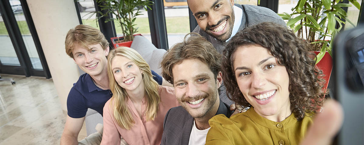 Trainees der Malteser befinden sich in der Zentrale in Köln