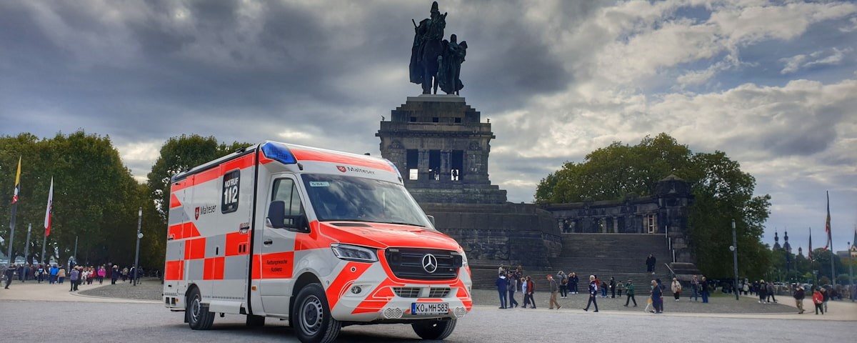 Krankenwagen Blaulicht Notfall Notfallsanitäter Rettungsdienst Rettungssanitäter 